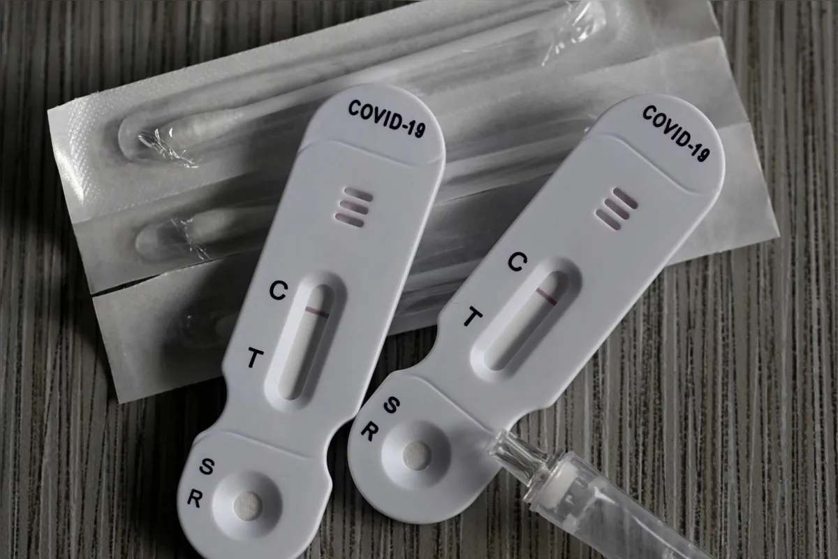 Imagem ilustrativa da imagem Autoteste de Covid com registro na Anvisa custará até R$ 70