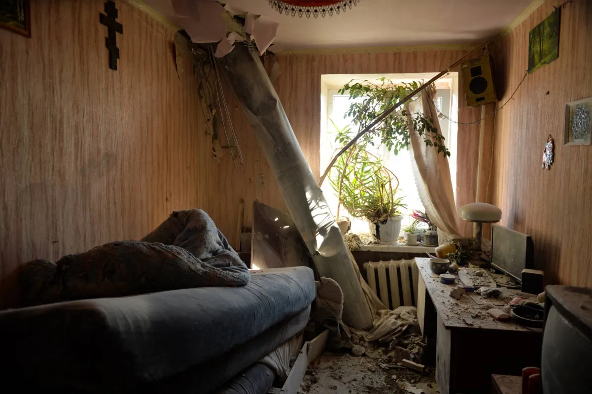 Sergey Bobok/AFP 

Míssil deixou completamente destruída casa nos subúrbios da cidade de Carcóvia