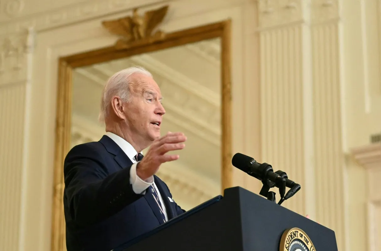 Brendan Smialowski/AFP 

Biden disse que mais sanções devem ser anunciadas nos próximos dias, e que elas serão voltadas à elite da Rússia, por suas ligações com o Kremlin