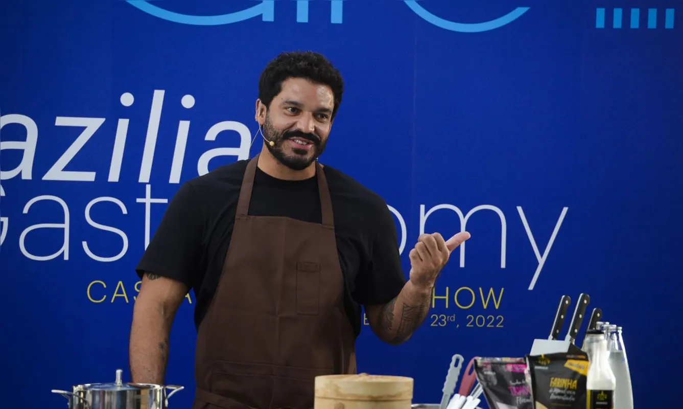 O chef Thiago Castanho, durante evento em Dubai: promover os ingredientes brasileiros e mostrar a cultura nacional