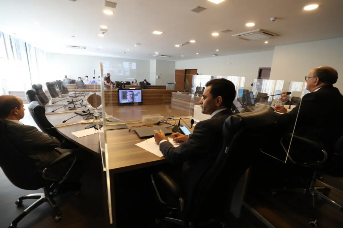 Imagem ilustrativa da imagem Comissão da AL aprova projeto que proíbe passaporte da vacina no PR