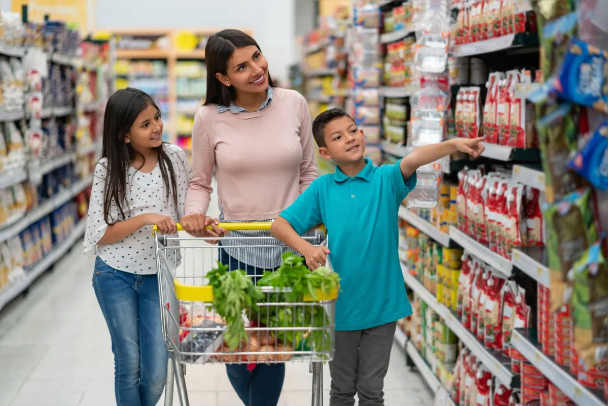 O consumo das famílias é o principal componente do PIB sob a ótica da demanda, respondendo por cerca de 60% do cálculo do indicador no país