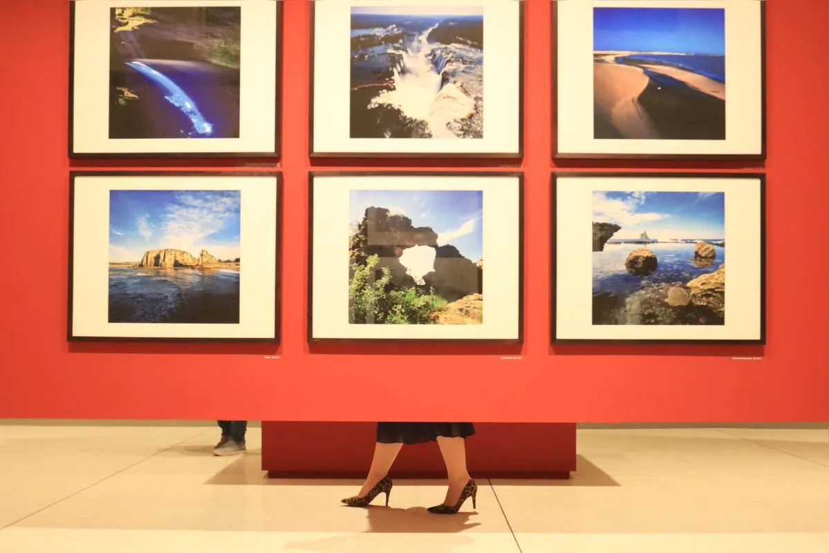 A mostra “O Labirinto da Luz” celebra os 50 anos de fotografia de Orlando Azevedo