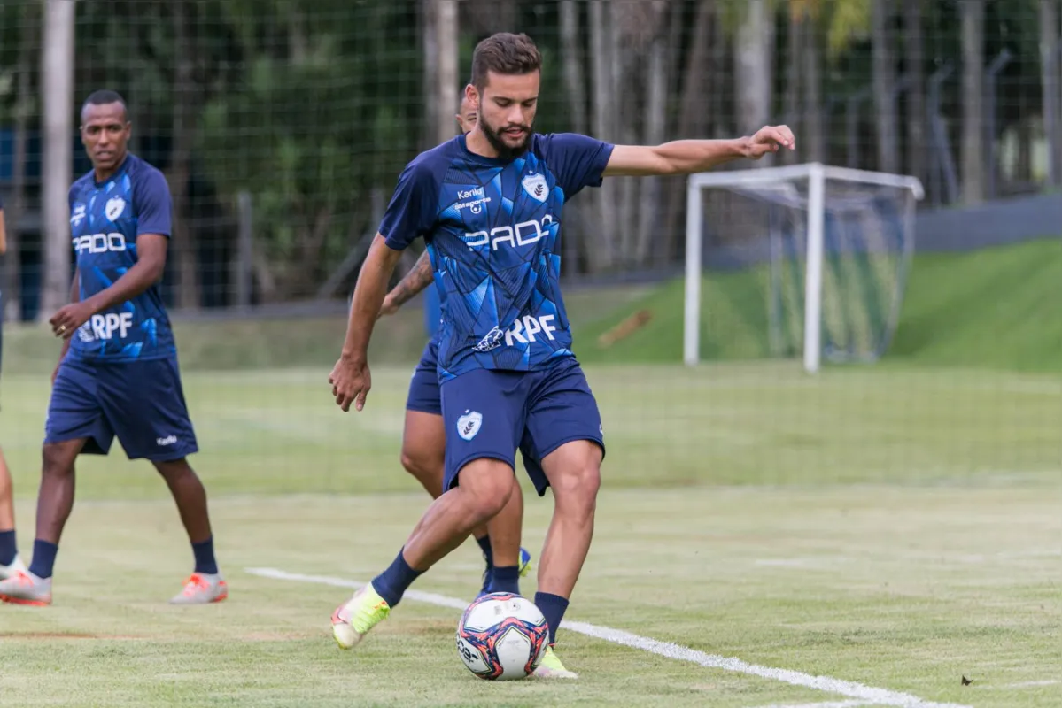 Luan Marchiori pode ser uma das novidades do LEC e ganhar a posição de Samuel Santos, na lateral-direita