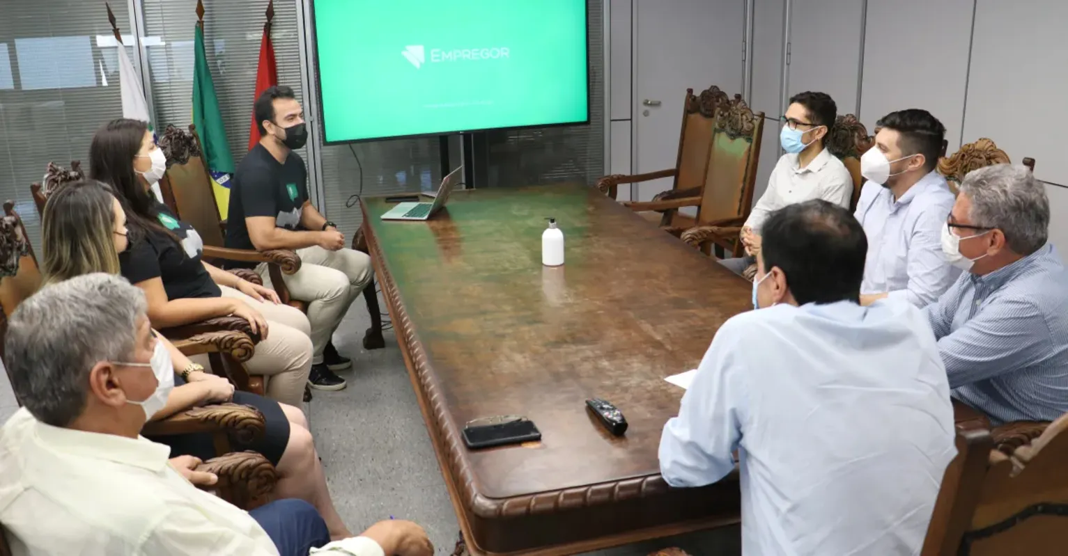 Em reunião no gabinete do prefeito Marcelo Belinati, a nova ferramenta foi apresentada para melhorar as oportunidades de emprego na cidade