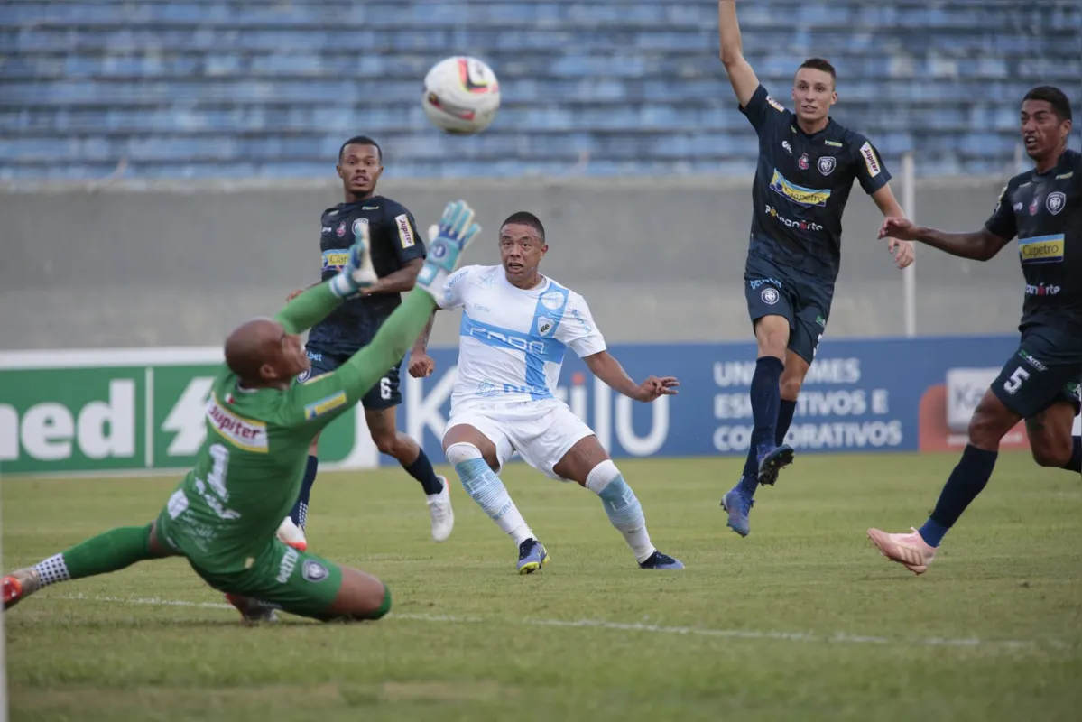 Caprini marcou o único gol da partida; foi o quarto dele no Estadual