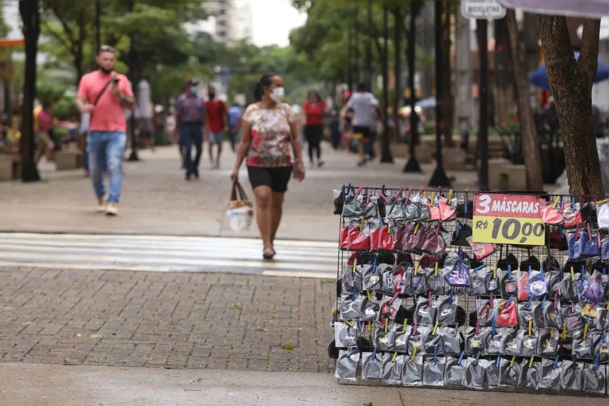 Imagem ilustrativa da imagem Moradores de Arapongas se dividem sobre flexibilização de máscara