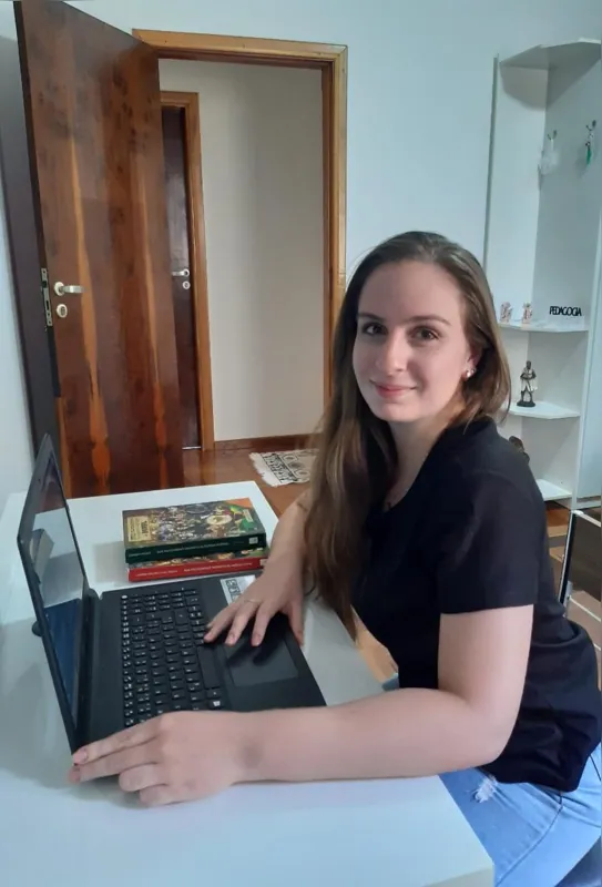 Maria Eduarda Milbradt, 20 anos, estudante de Pedagogia:  "Pretendo fazer a diferença na formação de meus alunos, o pensamento crítico amplia a visão de mundo"
