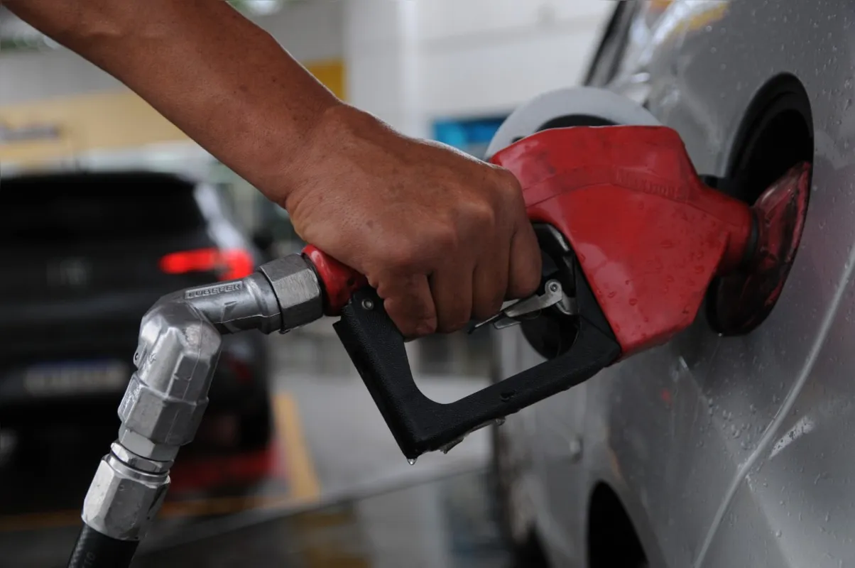 Imagem ilustrativa da imagem O reajuste da gasolina e a dependência do modal rodoviário