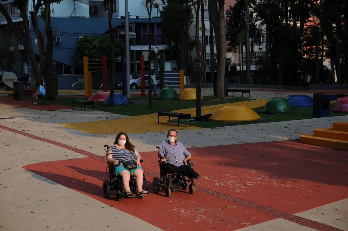 A FOLHA convidou Edilaine Pereira Gonçalvez Senne e Elder Raimundo Senne para avaliar o espaço de lazer