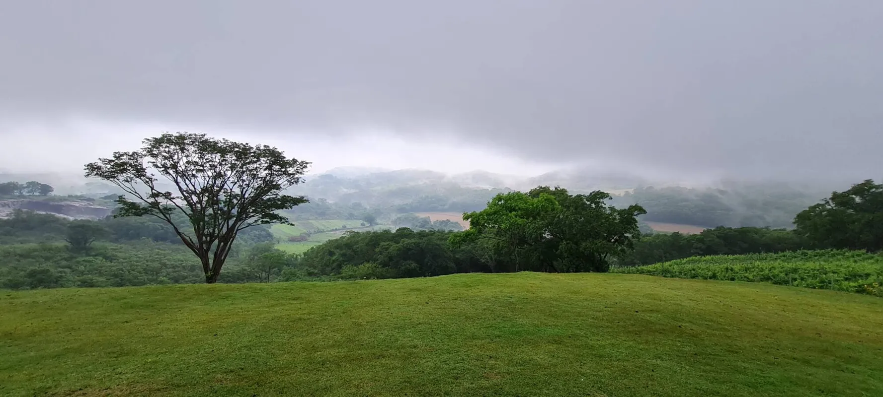 A paisagem da transição entre o segundo e o terceiro planaltos paranaenses está fazendo Apucarana se movimentar para abocanhar um naco da receita do turismo regional