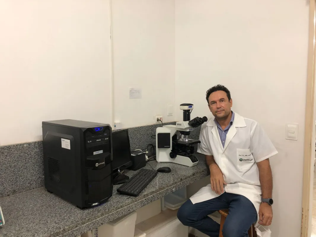 O professor da UEL João Luis Garcia iniciou os estudos da vacina há 20 anos