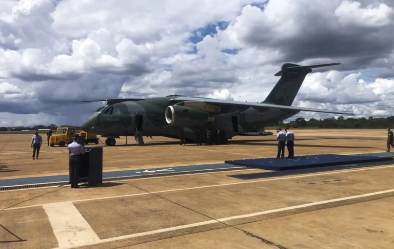 O KC-390 decolou de Brasília por volta de 15h15 desta segunda e deve chegar a Varsóvia, na Polônia, na quarta-feira (9)