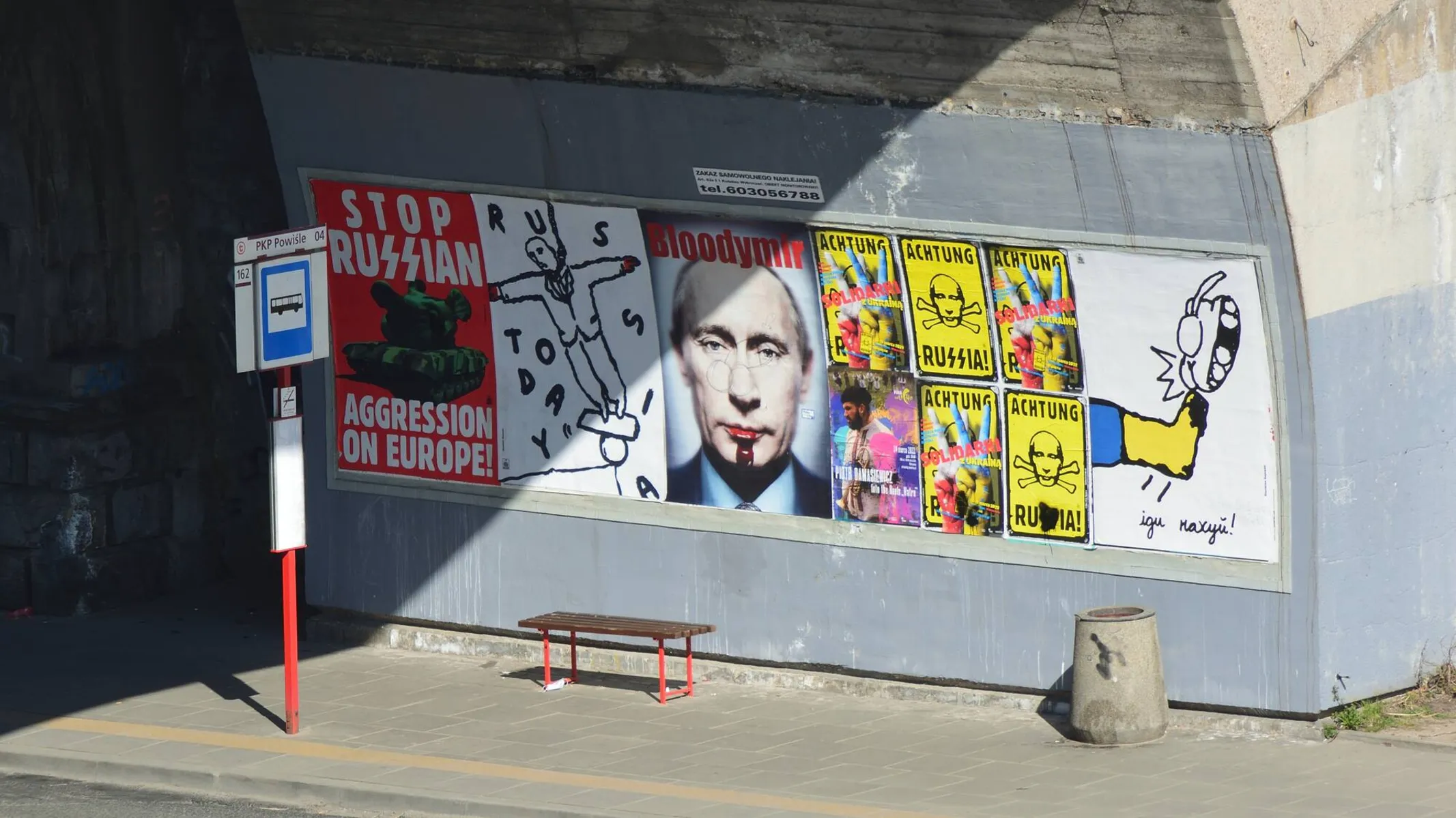 Mural em Varsóvia, na Polônia, em oposição à invasão à Ucrânia pelas tropas russas