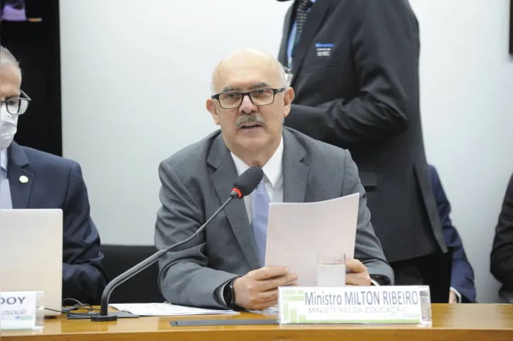 Imagem ilustrativa da imagem Milton Ribeiro deixa o cargo após escândalos no MEC