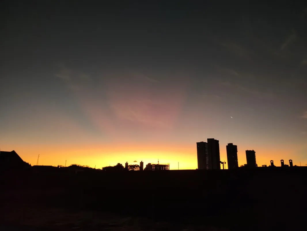 Imagem ilustrativa da imagem #A CIDADE FALA - fim de tarde