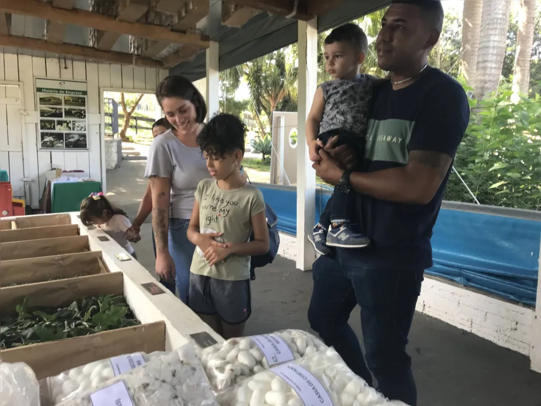 "Queremos que as crianças também guardem esse momento em família na memória. E como ficamos dois anos sem o evento, está sendo tudo novo de novo”, diz Jhenifer Gabriela de Barros