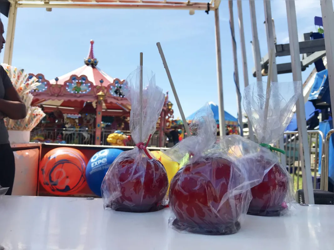 Maçã do amor: um dos doces típicos da Expo