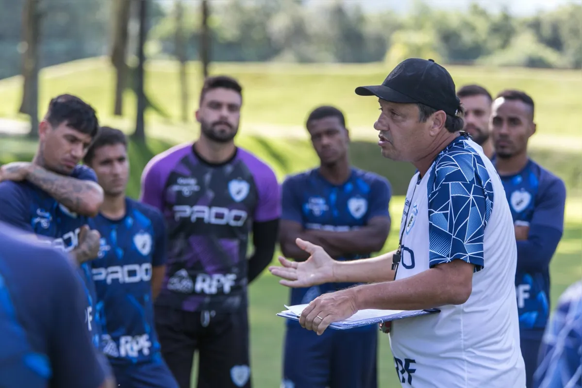 Imagem ilustrativa da imagem Adilson Batista sonha alto e quer Londrina na Série A