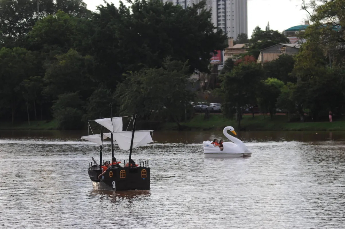 Imagem ilustrativa da imagem Agora é só curtir: pedalinhos começam a funcionar no Lago Igapó