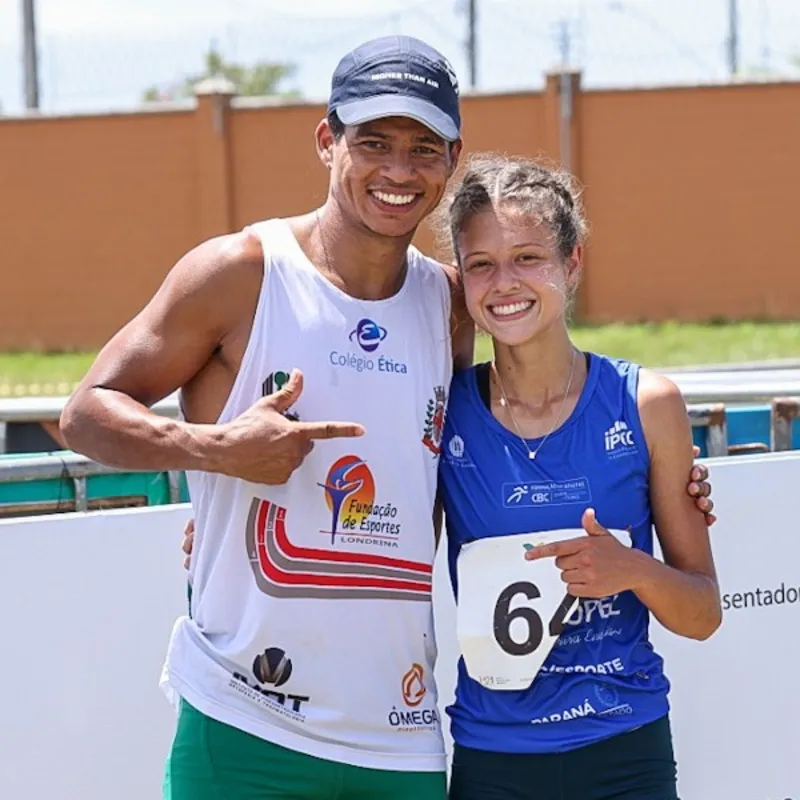Gabriela Tardivo ao lado do treinador Cristiano Ribeiro