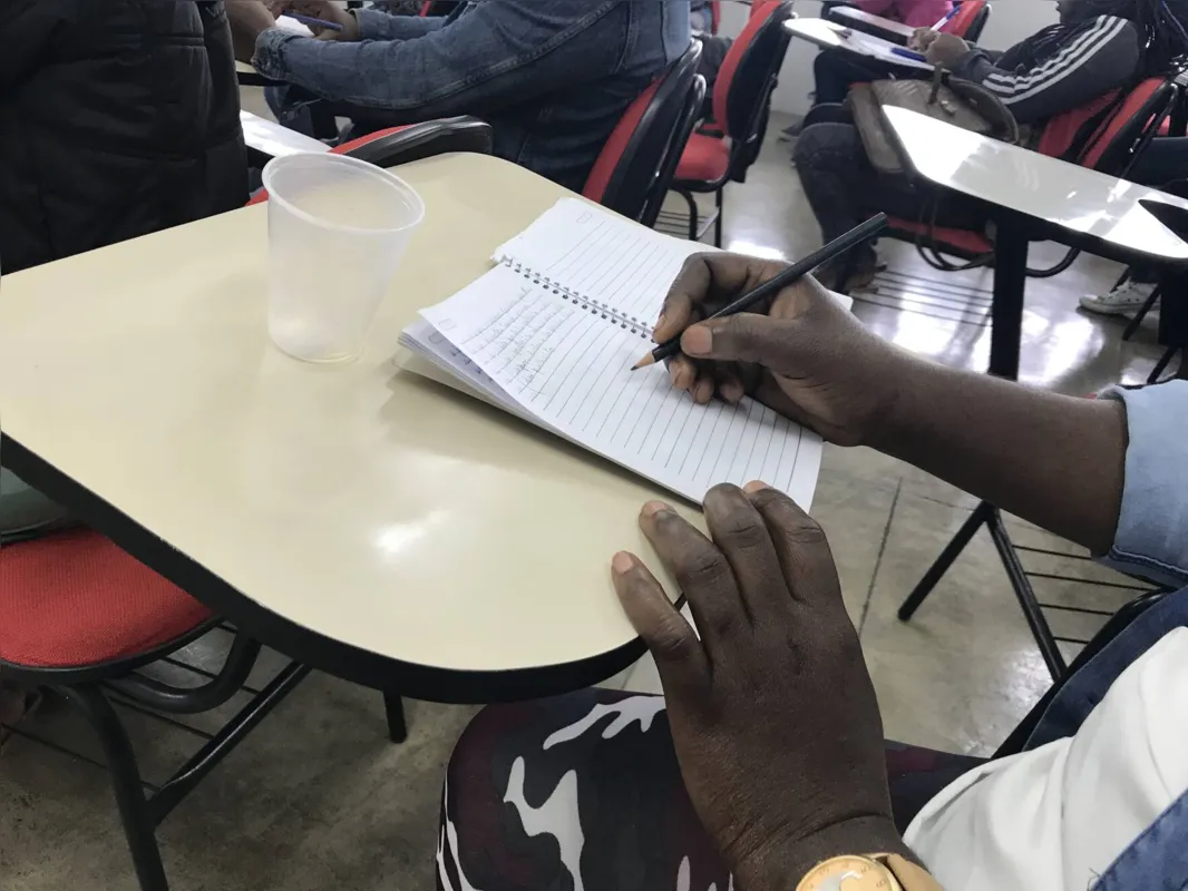 Imagem ilustrativa da imagem Aulas em Cambé ajudam haitianos na busca por emprego