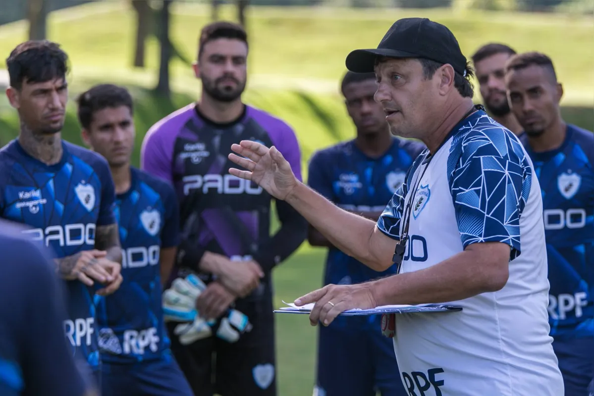 Imagem ilustrativa da imagem Batista mantém base em primeiro teste para a Série B