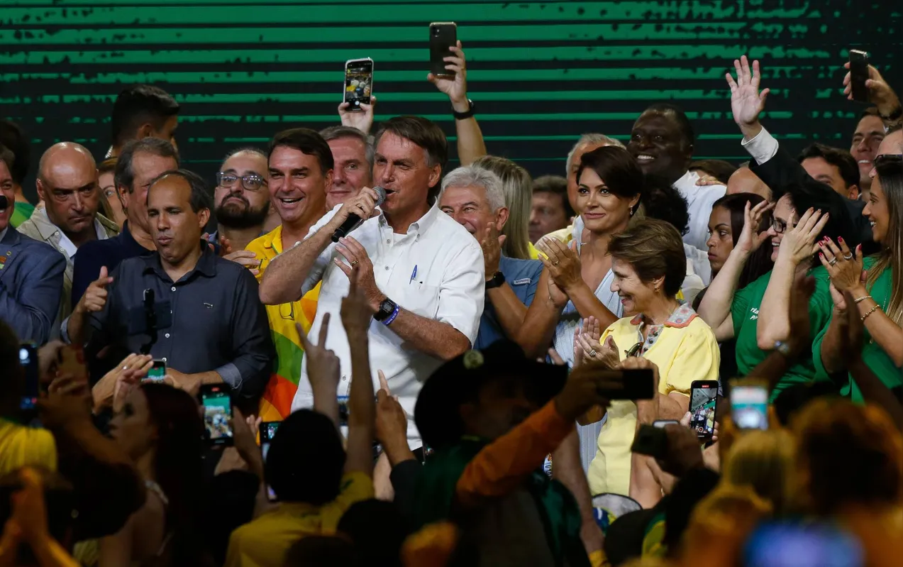 BRASÃLIA, DF, 27.03.2022 - JAIR-BOLSONARO-DF: O presidente Jair Bolsonaro acompanhado da primeira-dama, Michelle, participa do encontro nacional do Partido Liberal, no Centro Internacional de ConvenÃ§Ãµes do Brasil, em BrasÃ­lia, neste domingo. (Foto: Pedro Ladeira/Folhapress)