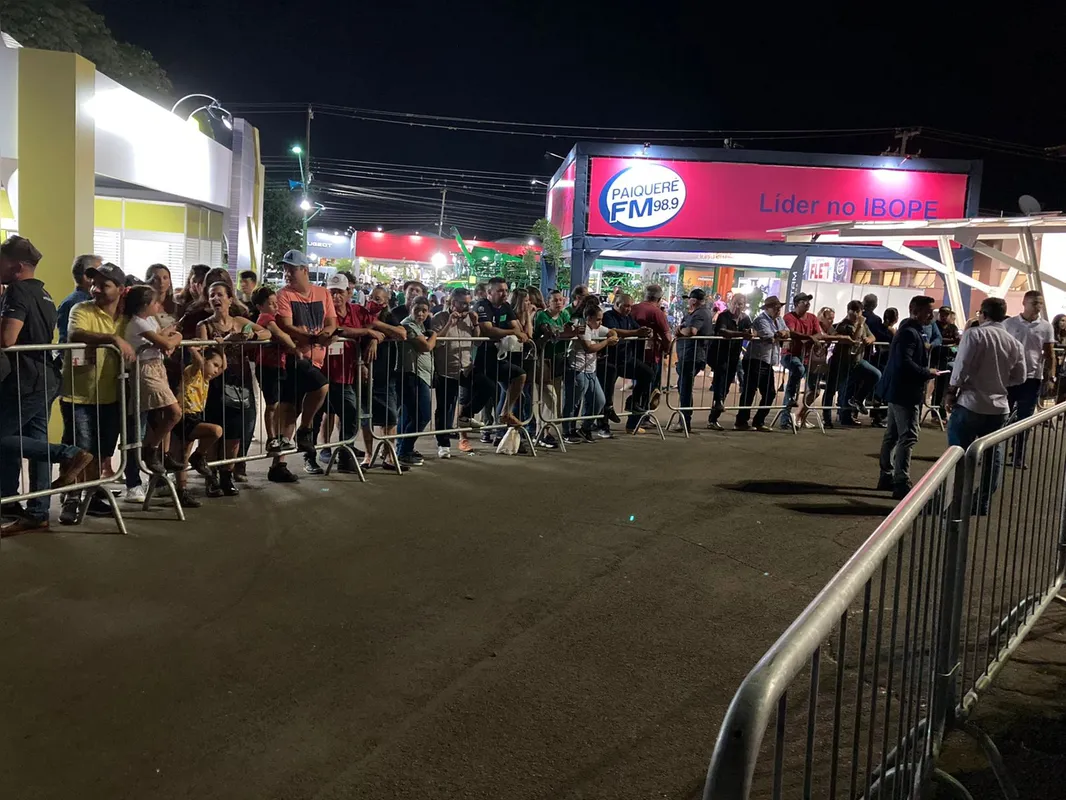 Imagem ilustrativa da imagem Bolsonaro é recepcionado no Parque Ney Braga