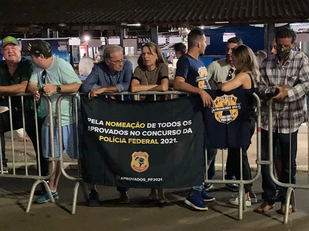 Imagem ilustrativa da imagem Bolsonaro é recepcionado no Parque Ney Braga