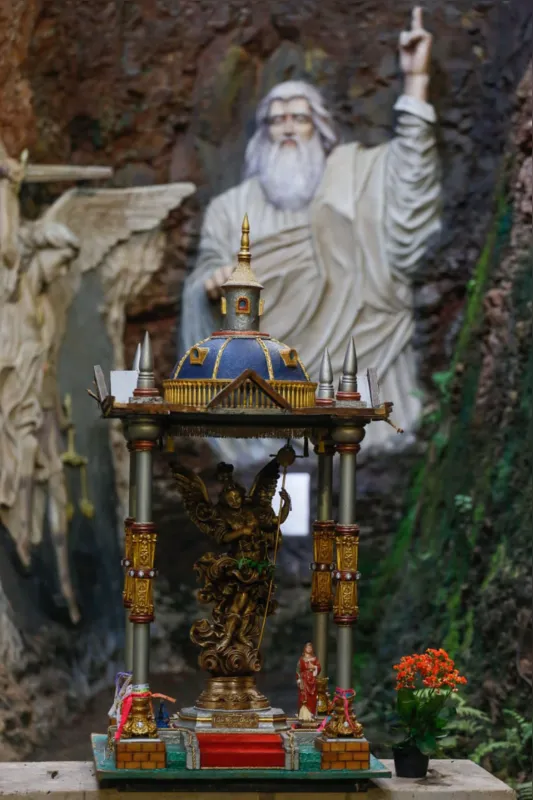 Santuário de São Miguel Arcanjo, em Bandeirantes