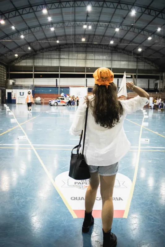 Imagem ilustrativa da imagem Campeonato Mundial de Aviãozinho de Papel agita universitários de Londrina