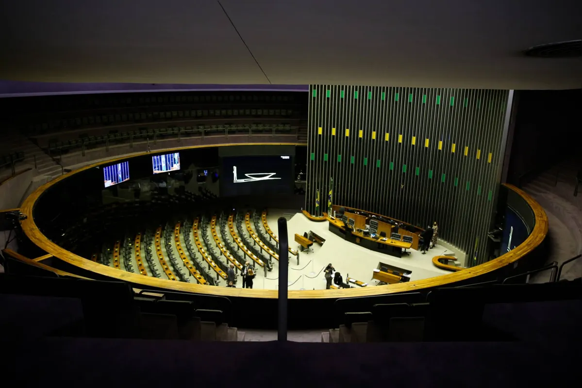 Plenário da Câmara, em Brasília: Mais de 100 dos 513 parlamentares mudaram de legenda
