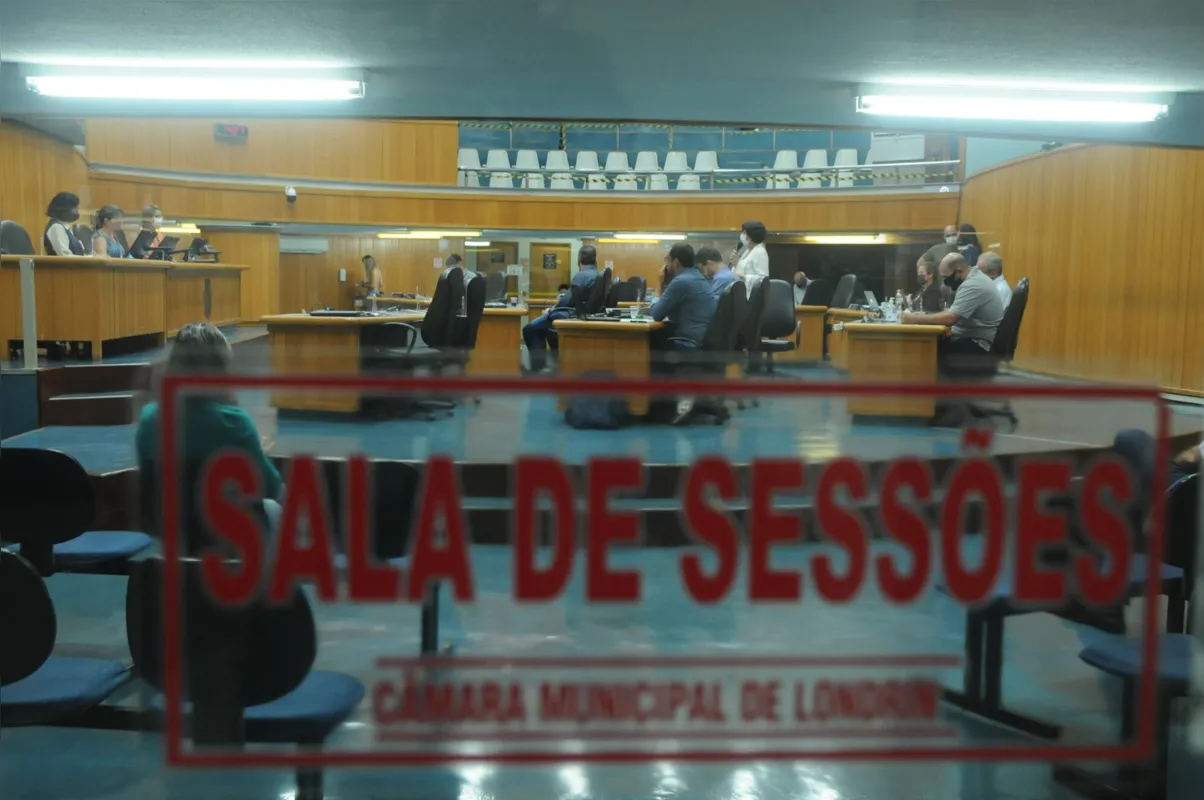 Imagem ilustrativa da imagem "De carona", vereadores tentam flexibilizar uso de máscara em Londrina