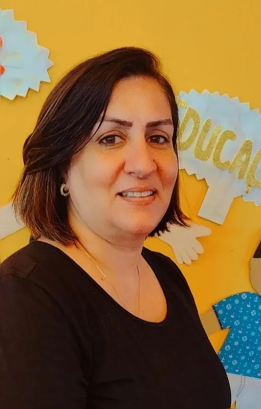 Luciana Diman Lopes de Freitas, coordenadora pedagógica da escola Anita Garibaldi: "As aulas de teatro contribuem para quebrar a timidez, o medo de falar em público, e as oficinas  desenvolvem a criatividade"