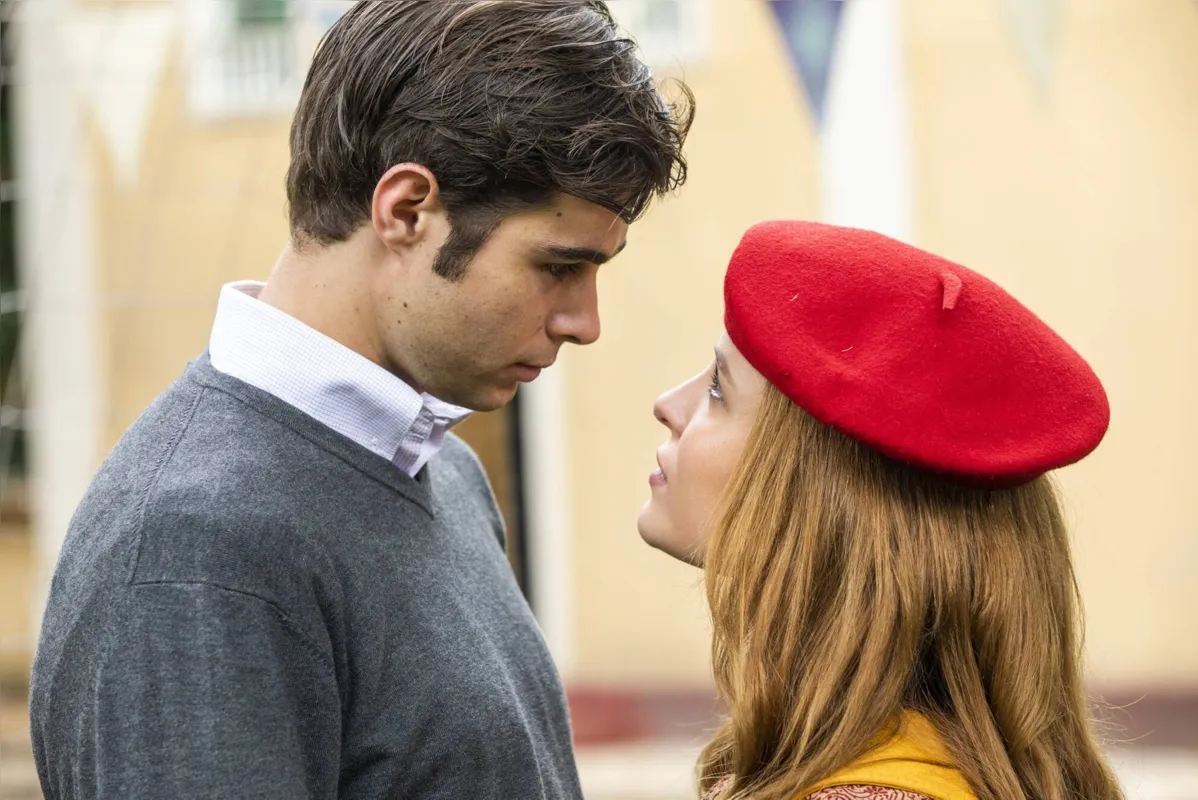 Isadora (Larissa Manoela) e DAVI (Rafael Vitti) temem se apaixonar