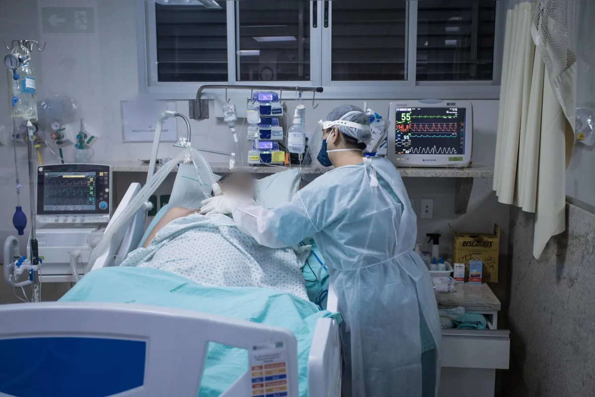 Quadros mais graves de Covid-9 podem deixar sequelas nos pacientes, dor de cabeça e perda de memória são comuns