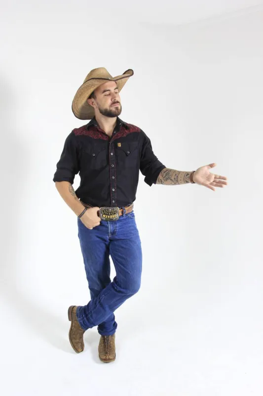 O humor de Marcus Cirillo vai animar o público no intervalo da  final do Rodeio