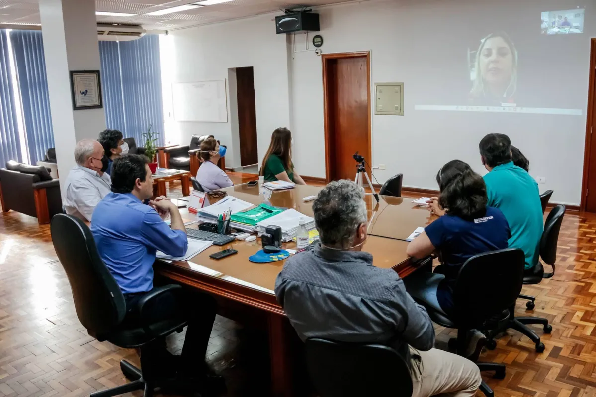 Representantes da prefeitura discutem a acolhida aos ucranianos