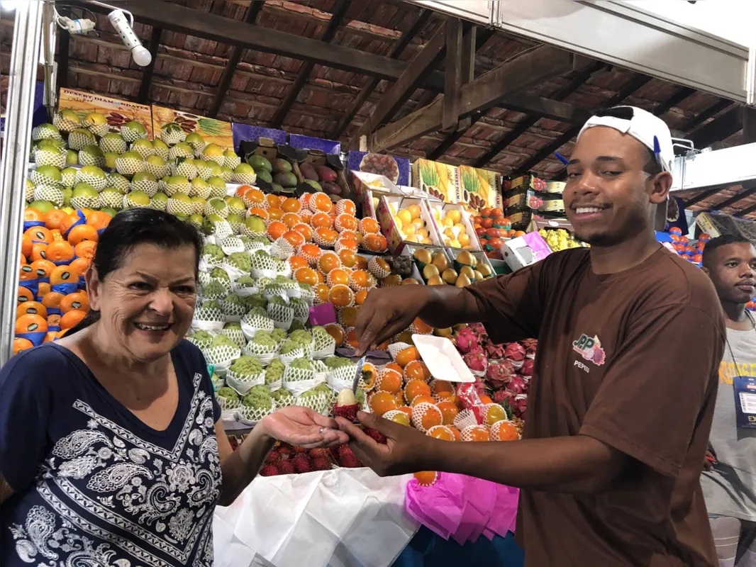 Neri Rodrigues da Silva e o atendente Murilo: "Tudo tem a primeira vez"