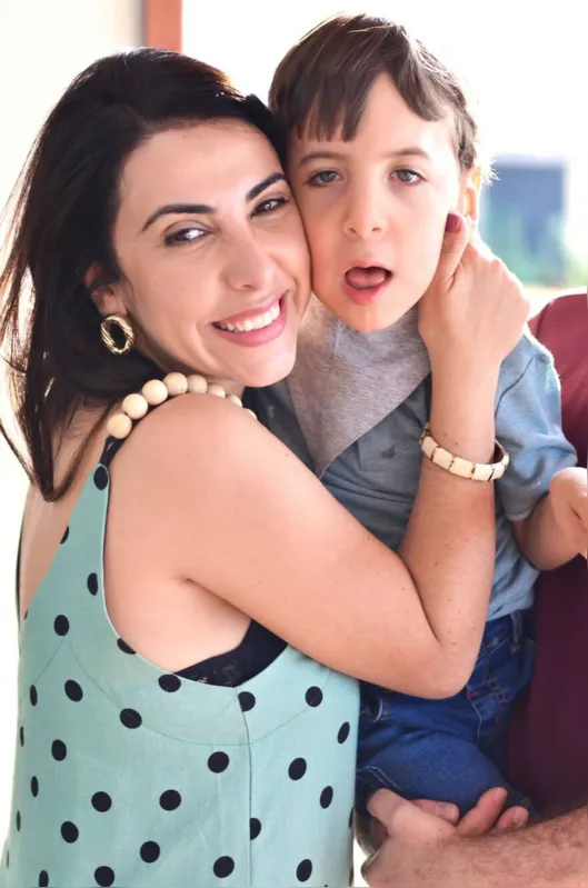 Leila Donária com Gabinho: "É preciso que todos entendam que a deficiência é apenas uma das inúmeras características do meu filho"