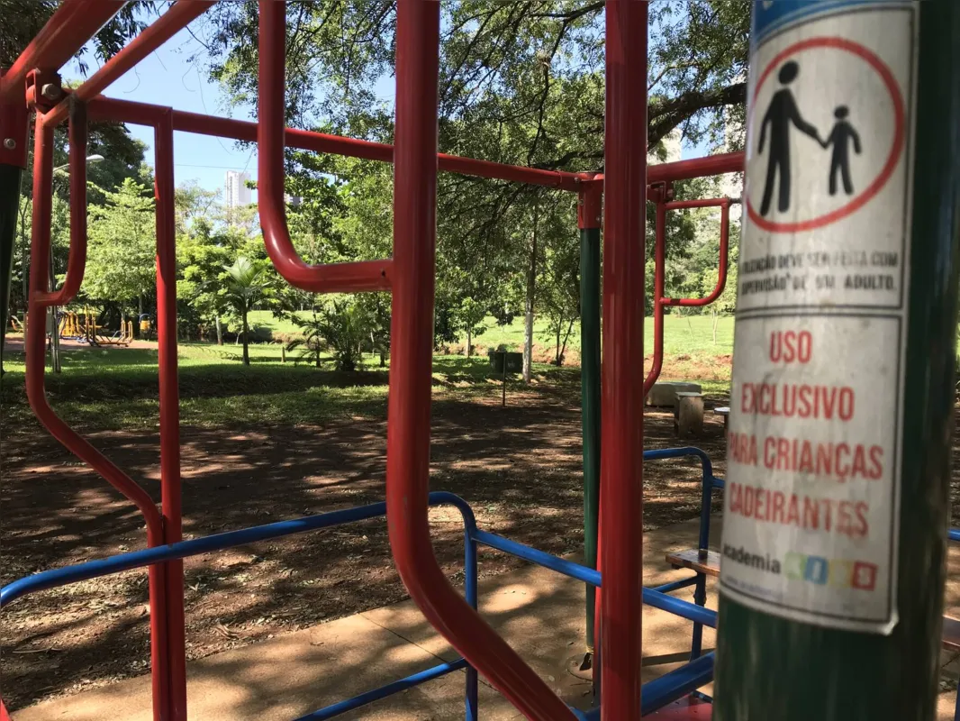 Imagem ilustrativa da imagem Londrina conta com brinquedos adaptados em três parques públicos