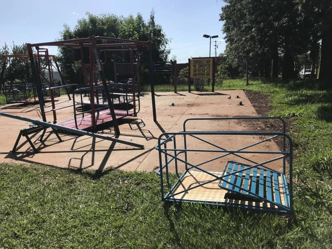 Imagem ilustrativa da imagem Londrina conta com brinquedos adaptados em três parques públicos