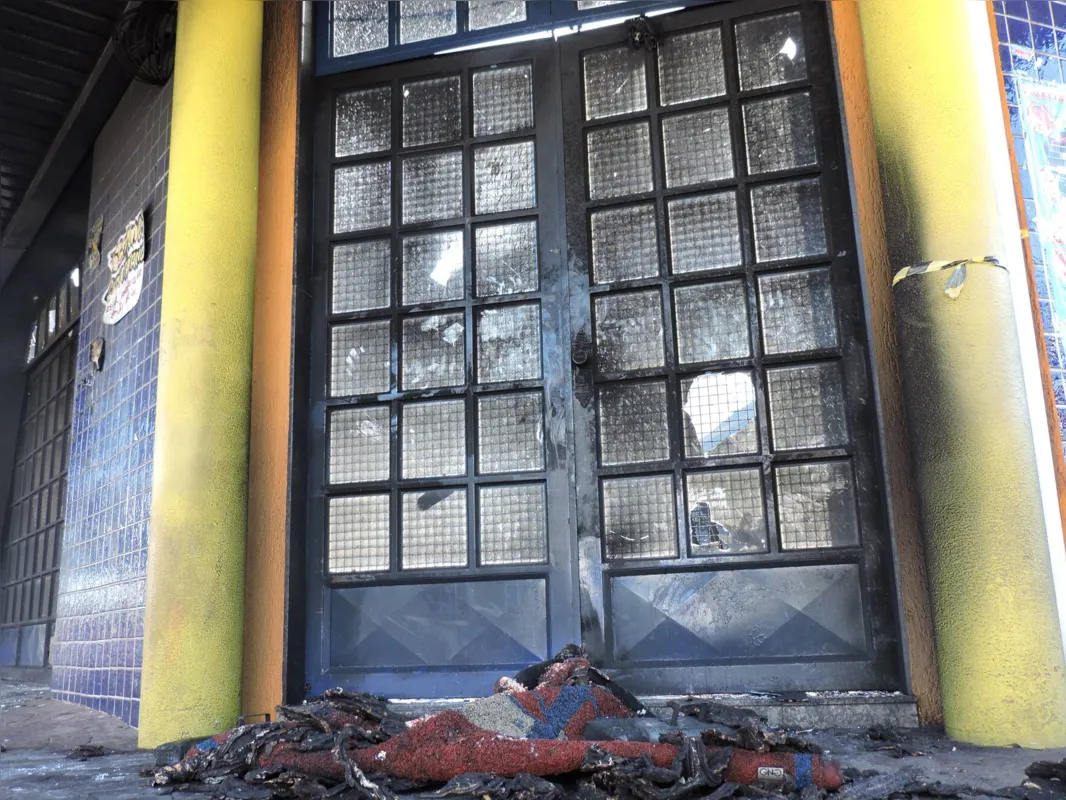 Imagem ilustrativa da imagem Moradores mostram tristeza e solidariedade após incêndio em Ibiporã