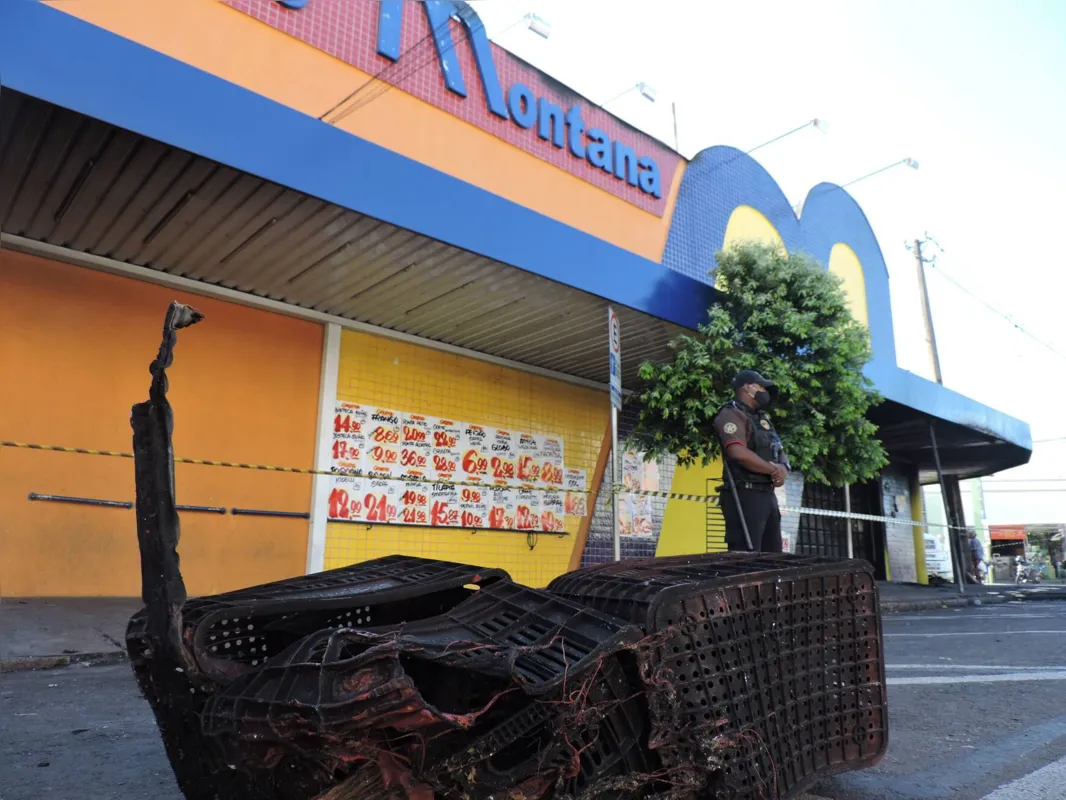 Imagem ilustrativa da imagem Moradores mostram tristeza e solidariedade após incêndio em Ibiporã