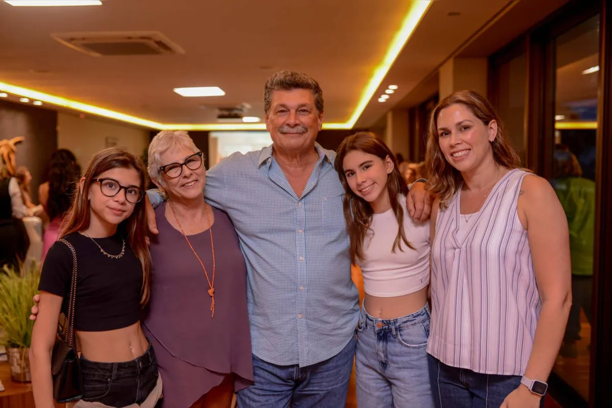 Ana e Antônio Sampaio com as netas Beatriz e Catarina Sampaio Lenzi e a filha Madalena Sampaio