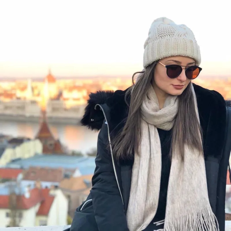 A jornalista paranaense Anna Elisa Jardanovsky mora na Áustria há quatro anos, choca-se com as cenas dos refugiados chegando