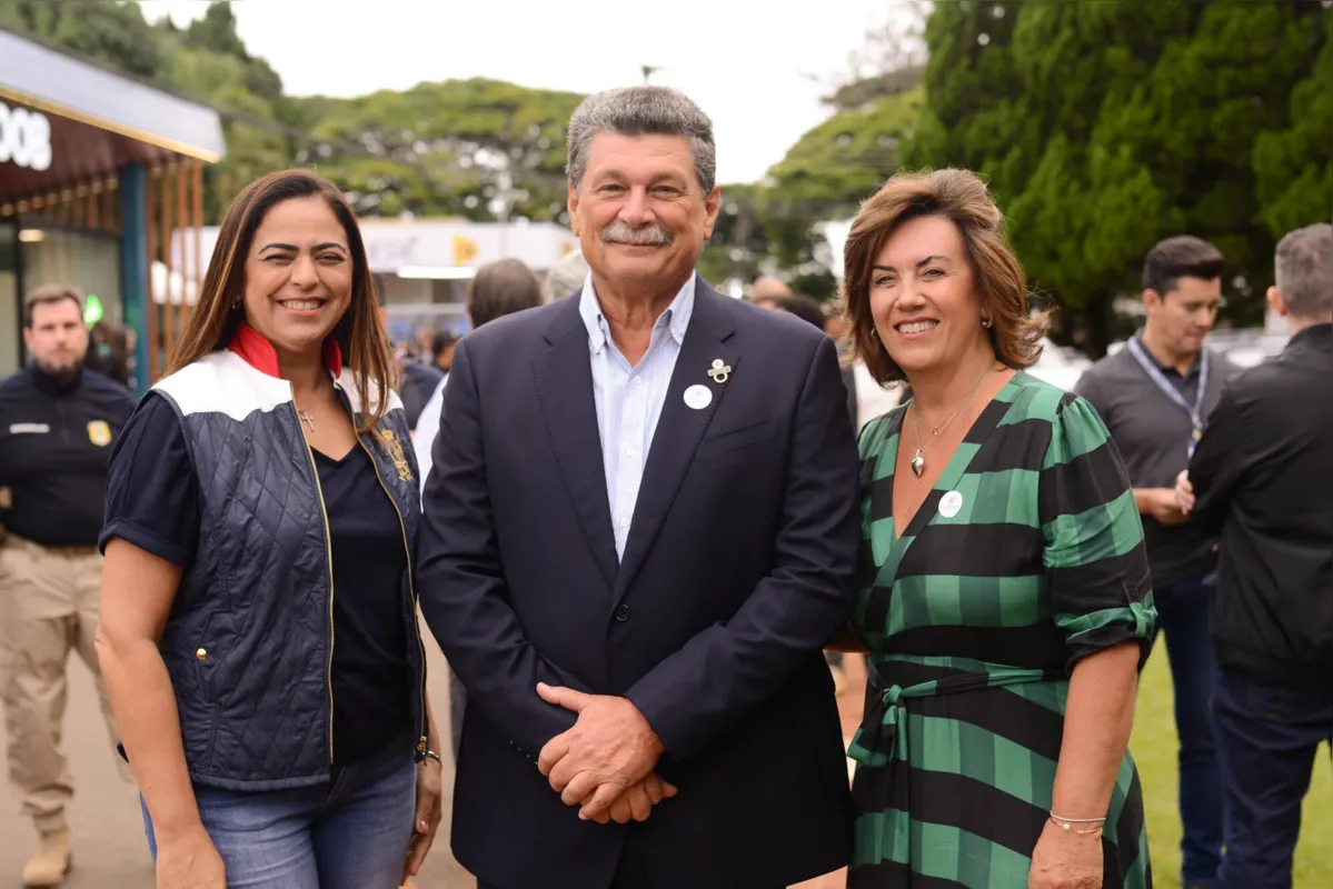 Maria  Iraclézia  de Araújo, da Rural de Maringá, o presidente anfitrião Antônio de Oliveira Sampaio e a diretora social Silvana Kantor, da Sociedade Rural do Paraná