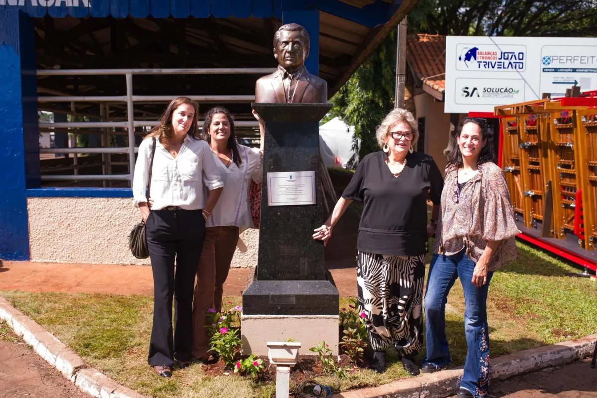 Filhas e esposa do homenageado: Natália, Ana Carolina, Zeza e Ana Francisca Garcia Cid