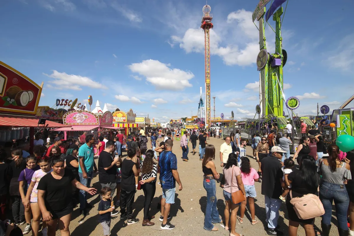 Até mesmo o calor não desanimou o público, que enfrentou filas para participar das atrações do parque de diversões